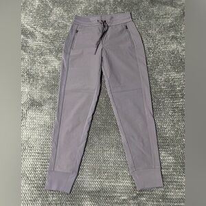 Athleta Headlands Hybrid Trek Mid Rise Joggers. Purple Lavender Size 4